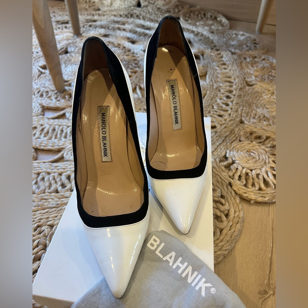 MANOLO BLAHNIK White Patent Leather Pumps